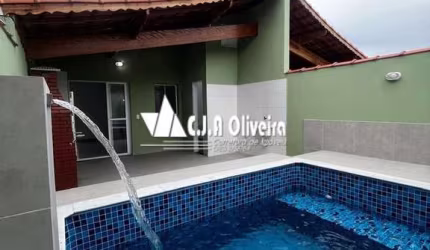 Casa nova com piscina em excelente localização em Mongaguá 