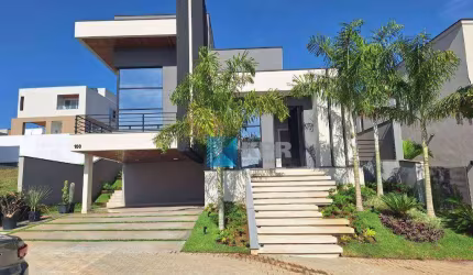 Casa à venda, belíssima, SEMI TÉRREA, 290 m² de área construída, ambientes integrados, 3 suítes, piscina, no Condomínio Alphaville 2! Agende  visita!