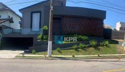 Casa à venda com 3 dormitórios, 250 m- Residencial Santa Helena - Caçapava/SP
