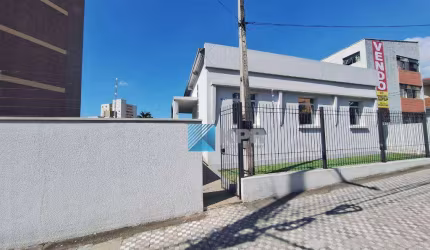 Ponto Comercial para locação, 145 m², 4 salas, 3 banheiros, lavabo, reformado, fachada para divulgar a empresa,  portão automático, Centro SJC/SP!