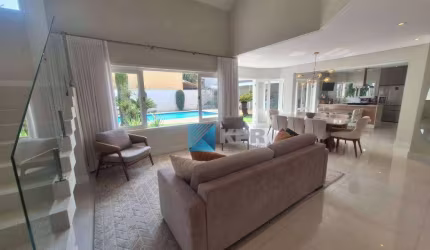 Casa à venda, belíssimo terreno de 720 m², e 460 m² de área construída, no Condomínio Jardim das Colinas! Venha morar com conforto e sofisticação!