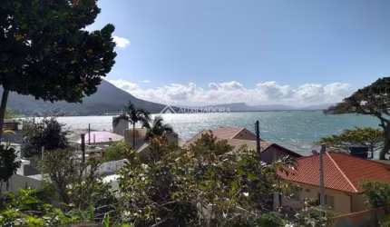 Casa com 2 quartos à venda na Rua Lourival Olirio Viana, 35, Praia de Fora, Palhoça, 295 m2 por R$ 560.000