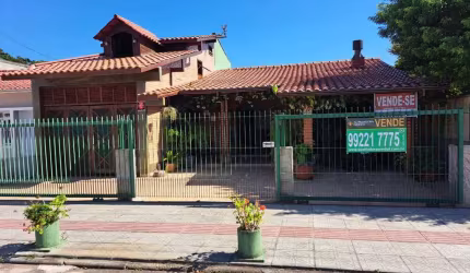 Casa com 4 quartos à venda na Rua Carlito Farias, 45, Praia de Fora, Palhoça, 268 m2 por R$ 901.000