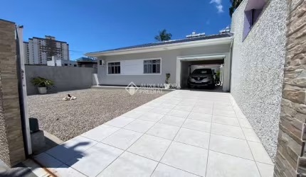 Casa com 3 quartos à venda na Rua Doralice Ramos Pinho, 1403, Jardim Cidade de Florianópolis, São José, 95 m2 por R$ 1.300.000