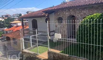 Casa com 4 quartos à venda na Rua Papa João Paulo I, 156, Capoeiras, Florianópolis, 240 m2 por R$ 950.000