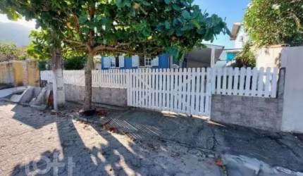 Casa com 2 quartos à venda na Servidão Canaã, 247, São João do Rio Vermelho, Florianópolis, 70 m2 por R$ 495.000