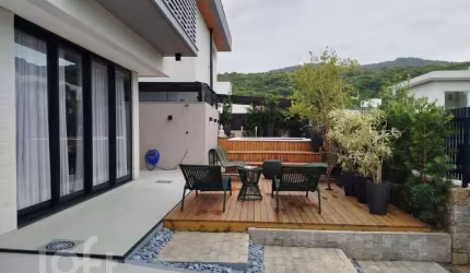 Casa com 3 quartos à venda na Rodovia Doutor Antônio Luiz Moura Gonzaga, 3156, Rio Tavares, Florianópolis, 180 m2 por R$ 2.300.000