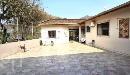 Casa com 3 quartos à venda na Servidão Corintians, 248, Pantanal, Florianópolis, 228 m2 por R$ 1.300.000