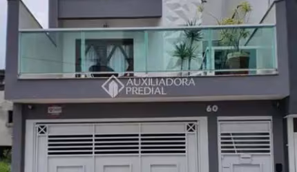 Casa com 3 quartos à venda na Rua Maria Aparecida Lila Montovani Ortiz, 60, Jardim Guapituba, Mauá, 336 m2 por R$ 1.150.000