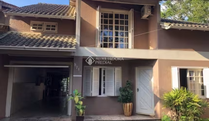 Casa com 3 quartos à venda na Travessa Marino, 971, Neópolis, Gravataí, 220 m2 por R$ 670.000