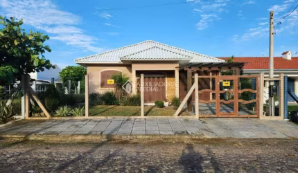 Casa com 3 quartos à venda na ALAGOAS, 1915, Zona Nova, Tramandaí, 123 m2 por R$ 636.000
