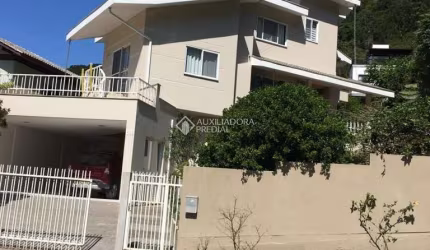 Casa com 4 quartos à venda na Antã´nio Hilã¡rio Rebelo, 24, Centro, Porto Belo, 358 m2 por R$ 2.050.000