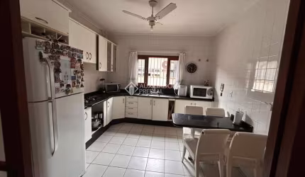 Casa com 3 quartos à venda na Rua Rosaldo Michelon, 279, Fazenda Santo Antônio, São José, 160 m2 por R$ 850.000