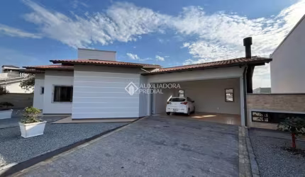 Casa com 2 quartos à venda na Lauro Rosar, 100, Aririu, Palhoça, 240 m2 por R$ 1.050.000