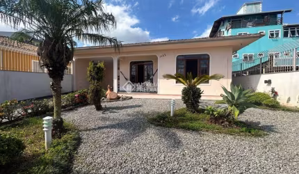 Casa com 2 quartos à venda na Rua Antônio Alfredo da Silva, 1182, Fazenda Santo Antônio, São José, 312 m2 por R$ 920.000