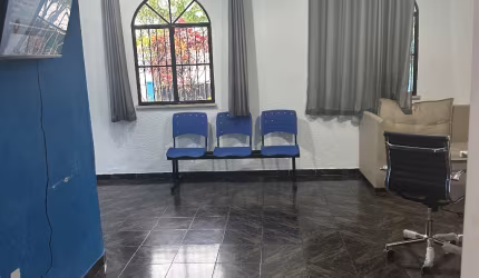 Alugo um imóvel comercial nó vieiralves Rua Itanana número 11 próximo ao restaurante STEAK House