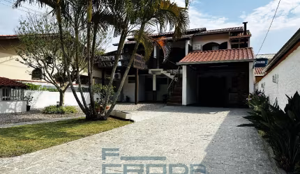 Casa Ampla e Linda em Porto Belo