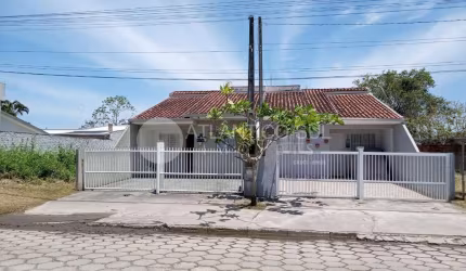 Casa com 02 suítes, piscina, banheira hidromassagem - Monções, Pontal do Paraná