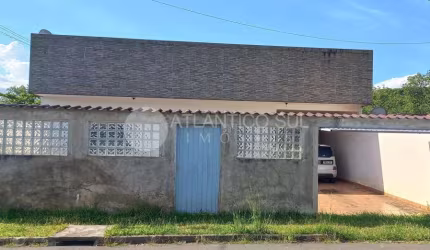 Casa à venda com 2 quartos e terreno grande, Batel, ANTONINA - PR