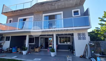 Casa triplex à venda na praia no Balneário Marissol em PONTAL DO PARANA - PR