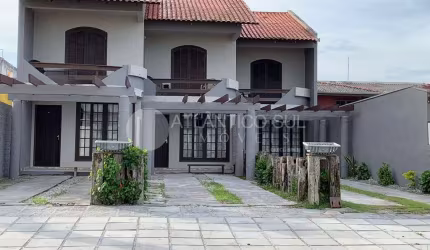 Excelente oportunidade de compra 03 sobrados na  Beira Mar em Shangri-lá