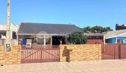 Duas Casas à venda com Piscina, Praia de Leste, PONTAL DO PARANA - PR