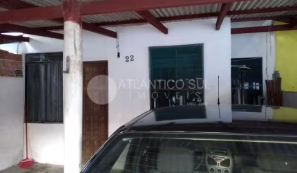 Casa a Venda localizada região de moradores em Praia de leste Pontal do Paraná