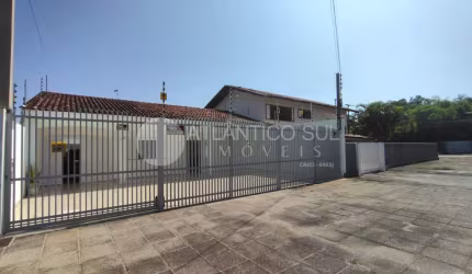 Casa e Sobrado em Caioba a 100 metros do Mar em Matinhos