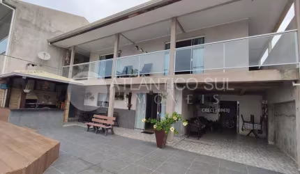 Casa com piscina, a 300 metros do mar em Praia de Leste, PONTAL DO PARANA - PR