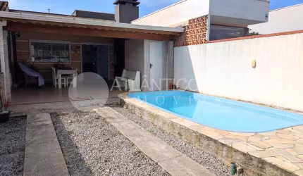 Casa à venda com piscina a  400  metros do mar em  GAIVOTAS, MATINHOS - PR