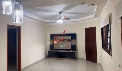 Maravilhosa Casa Térrea com 3 dormitórios, suíte master e piscina no Jardim Saté