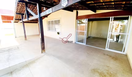 Casa Comercial para Locação ou Venda na Zona Sul no Jardim Satélite em São José