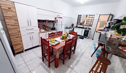 Casa à Venda - 3 dormitórios  - Jardim Santa Inês I em São José dos Campos.