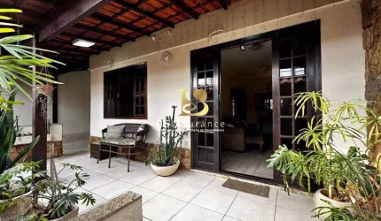 Casa com 3 quartos à venda na Rua Antônio Campos Neto, 55, Campo Grande, Rio de Janeiro por R$ 550.000