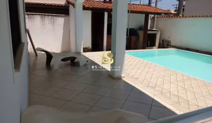 Casa com 3 quartos à venda na Petrópolis, 34, Trindade, São Gonçalo por R$ 450.000