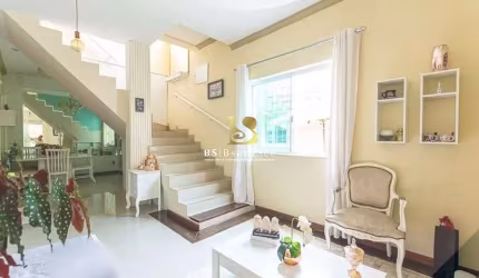 Casa com 3 quartos à venda na Saquarema, 16, Pe Pequeno, Niterói por R$ 900.000