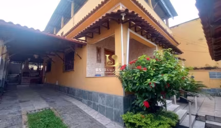 Casa com 3 quartos à venda na Porto Alegre, 87, Trindade, São Gonçalo por R$ 650.000
