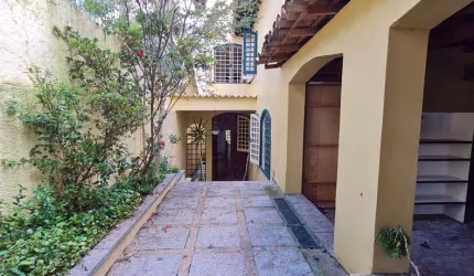 Casa tipo para venda com 5 quartos, sendo 3 suítes, 306m²