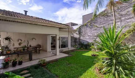 Casa tipo para venda com 3 quartos, sendo 1 suíte, 204m²