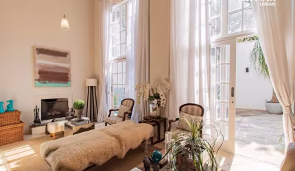 Casa em condomínio para venda com 4 quartos, sendo 2 suítes, 365m²
