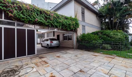 Casa tipo para venda com 4 quartos, sendo 2 suítes, 317m²