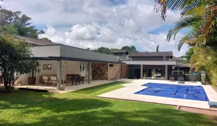 Casa em condomínio para venda com 3 quartos, sendo 3 suítes, 350m²