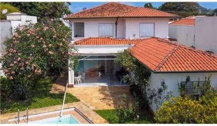 Casa tipo para venda com 3 quartos, sendo 1 suíte, 600m²