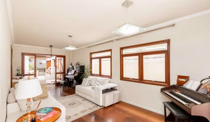 Casa em condomínio para venda com 5 quartos, sendo 3 suítes, 360m²