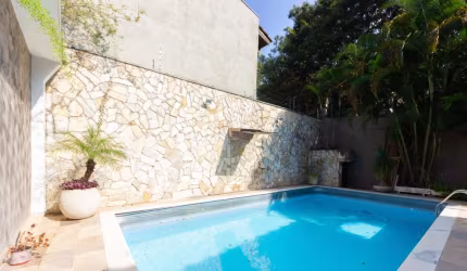 Sobrado para venda com 4 quartos, sendo 1 suíte, 399m²