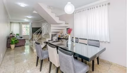 Casa tipo para venda com 6 quartos, sendo 3 suítes, 226m²