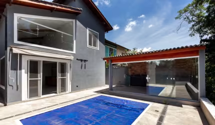 Casa em condomínio para venda com 3 quartos, sendo 3 suítes, 268m²