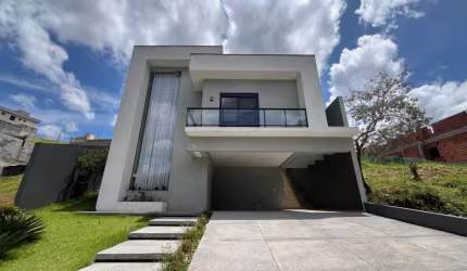Casa em condomínio para venda com 3 quartos, sendo 1 suíte, 220m²