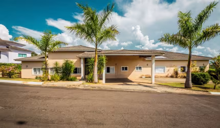 Casa em condomínio para venda com 6 quartos, sendo 6 suítes, 850m²