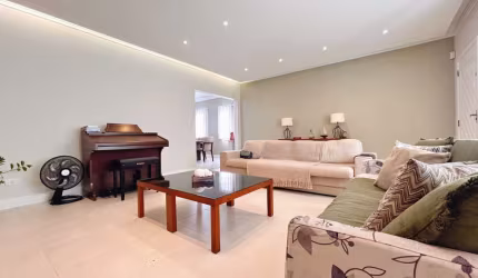 Casa tipo para venda com 3 quartos, 250m²
